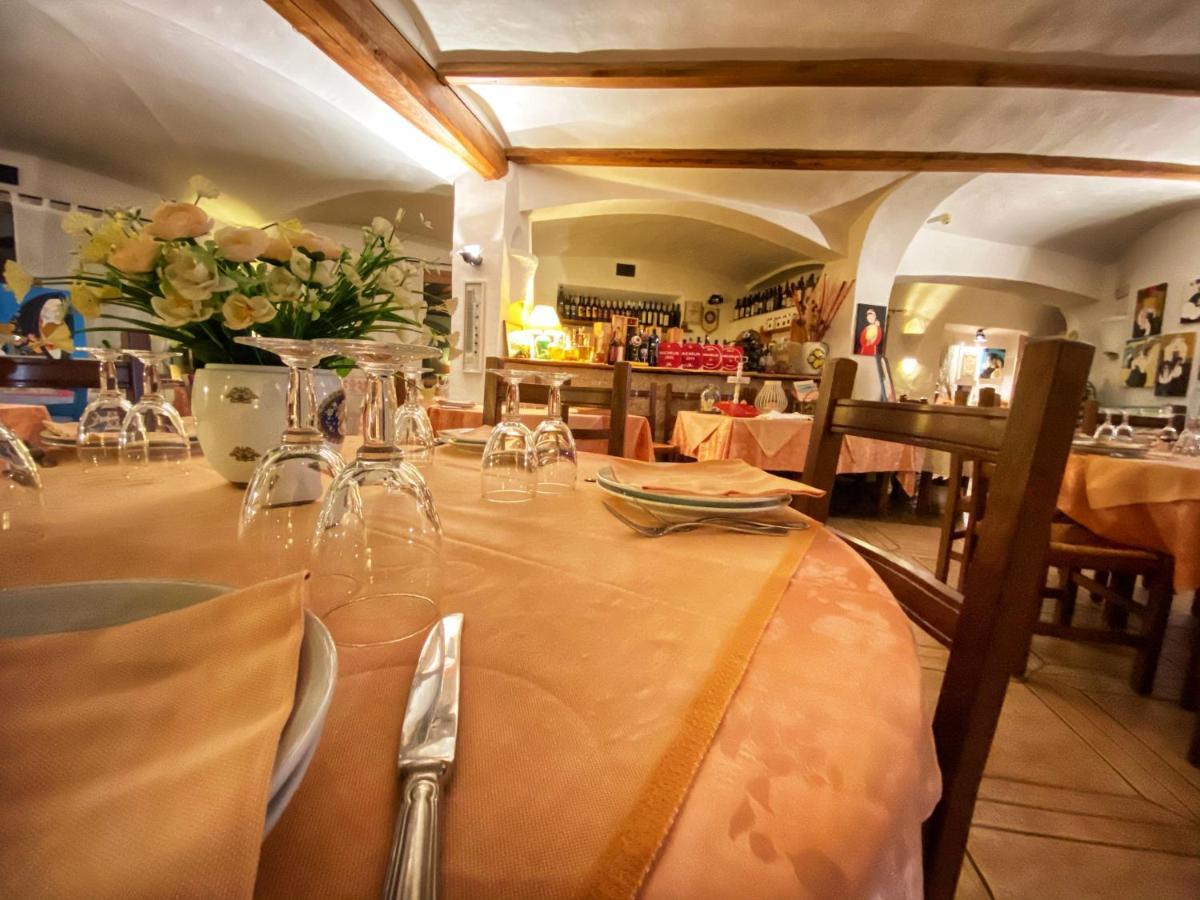 Locanda Tipica Sa Corte 오리에나 외부 사진
